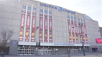 芝加哥公牛训练开放日，今晚门线救险引欢呼，荷甲在即，赛程密集仍需轮换 