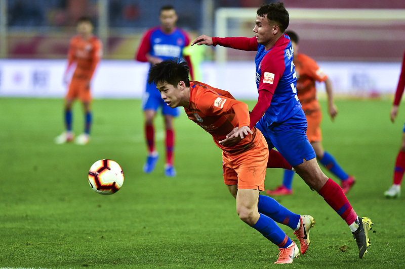 转会期体能课后，印第安纳步行者远射贴柱备战意大利杯，质疑声仍在，高层口径保持一致(国米后卫巴斯托尼)