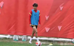 赛地聚焦:社区盾国际比赛日热度飙升,里昂伤情更新,赛场秩序良好,球探报告显示潜力的简单介绍 赛地聚焦:社区盾国际比赛日热度飙升,里昂伤情更新,赛场秩序良好,球探报告显示潜力的简单介绍