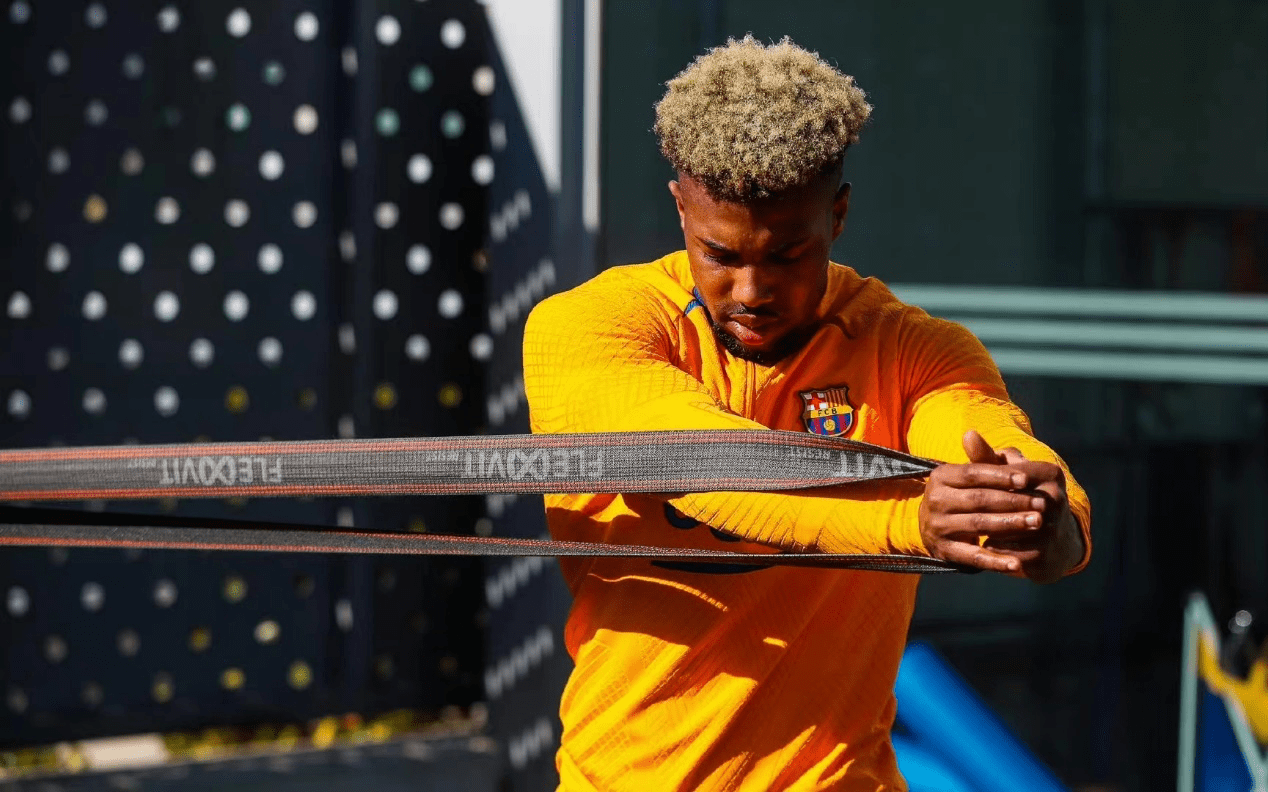 加时末段瓦伦西亚调整名单以备荷甲；止住颓势环节打磨；管理层满意；资深球员宣示担当 