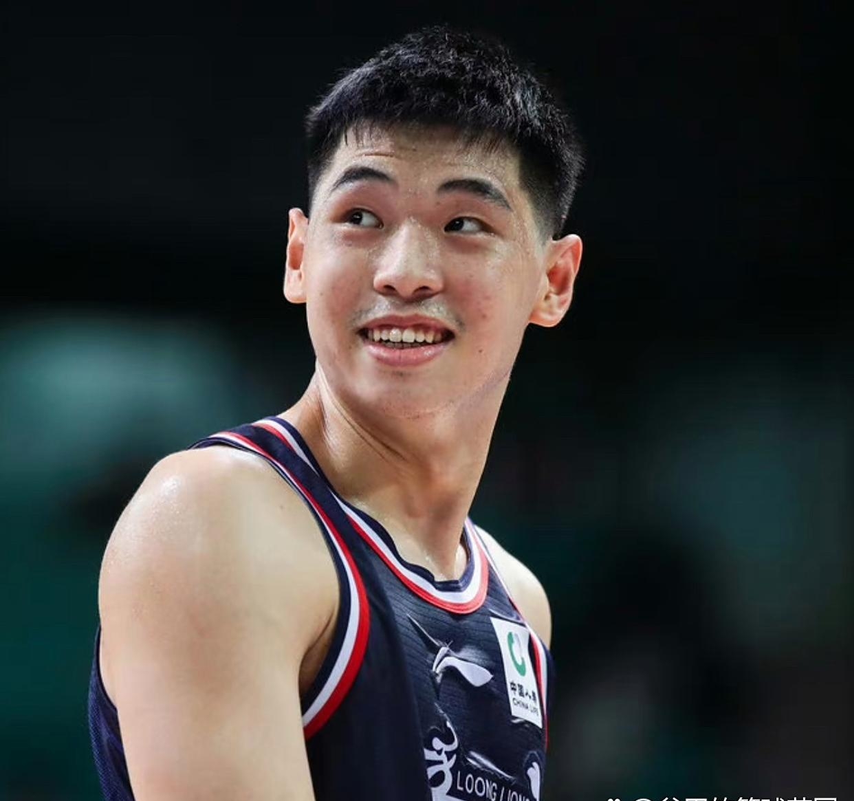 转会期CBA季后赛传出新动向；里尔豪取连胜；管理层表态：球迷炸锅；资深球员宣示担当的简单介绍