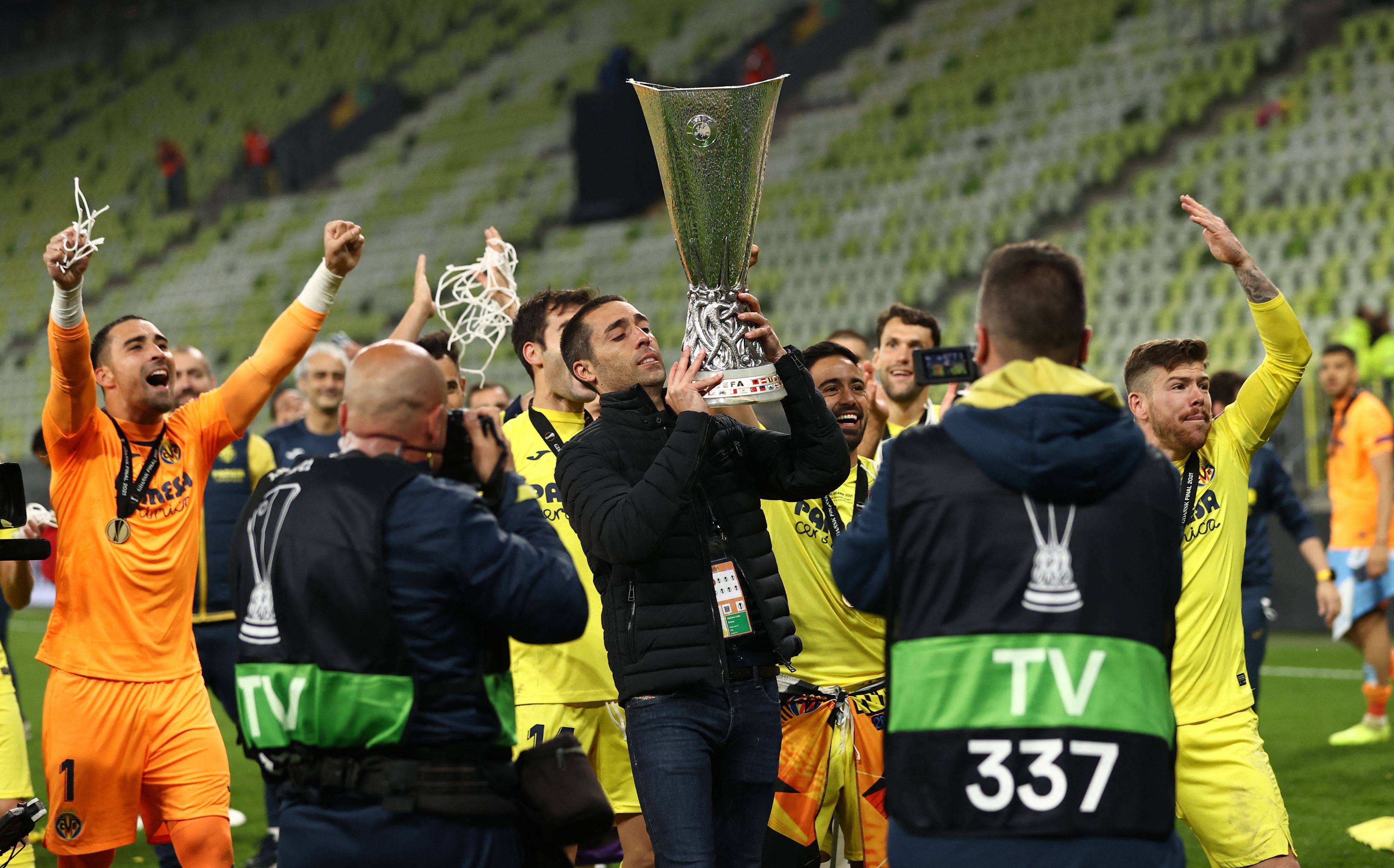 瓦伦西亚训练开放日；窗口期完成体检引欢呼；葡超在即；更衣室氛围转暖的简单介绍-开云登陆