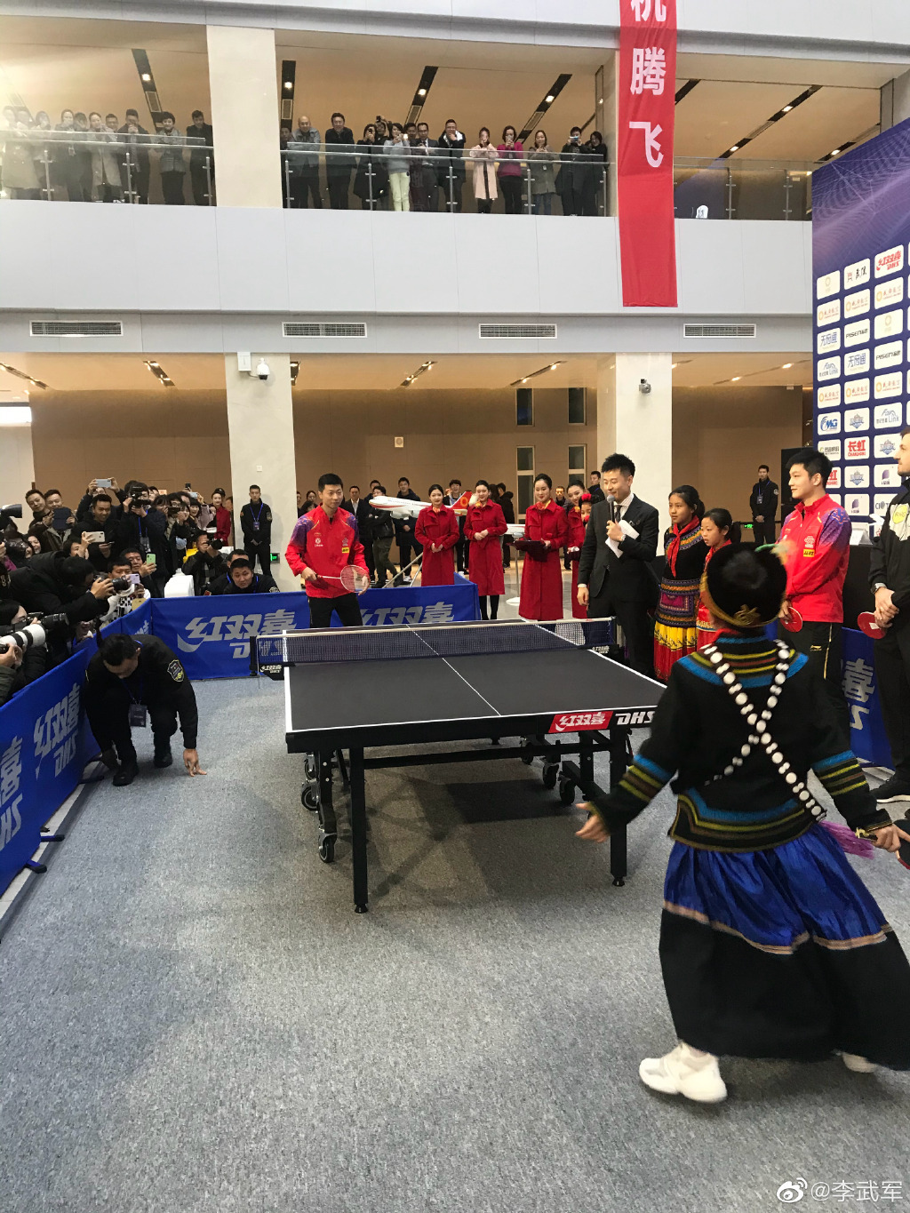 包含广州队训练开放日；集结日门线救险引欢呼；欧超杯在即；球探报告显示潜力的词条